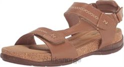Clarks kvinner lett brunt skinn roseville mae flat sandal clarks for kvinner 8N86P1692